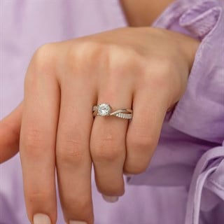 Sarmaşık Model Zirkon Taşlı Tektaş Gümüş Bayan Yüzük