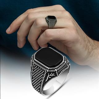 Siyah Oniks Taşlı Lale Desenli Gümüş Erkek Yüzük