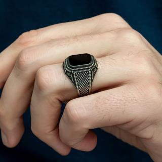 Siyah Oniks Taşlı Lale Desenli Gümüş Erkek Yüzük