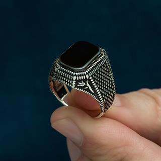 Siyah Oniks Taşlı Lale Desenli Gümüş Erkek Yüzük