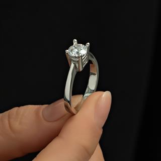 Swarovski Taşlı Kalp Motifli Gümüş Tektaş Yüzük