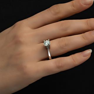 Swarovski Taşlı Kalp Motifli Gümüş Tektaş Yüzük