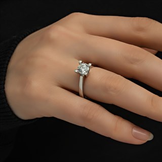 V Montür Swarovski Taşlı 925 Gümüş Tektaş Yüzük