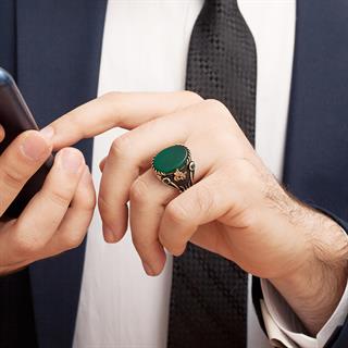 Yeşil Akik Taşlı Tuğra Desenli Gümüş Erkek Yüzük