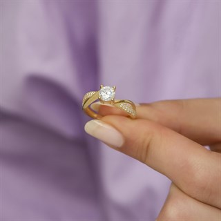 Zirkon Taşlı Sarmaşık Model Gümüş Bayan Yüzük