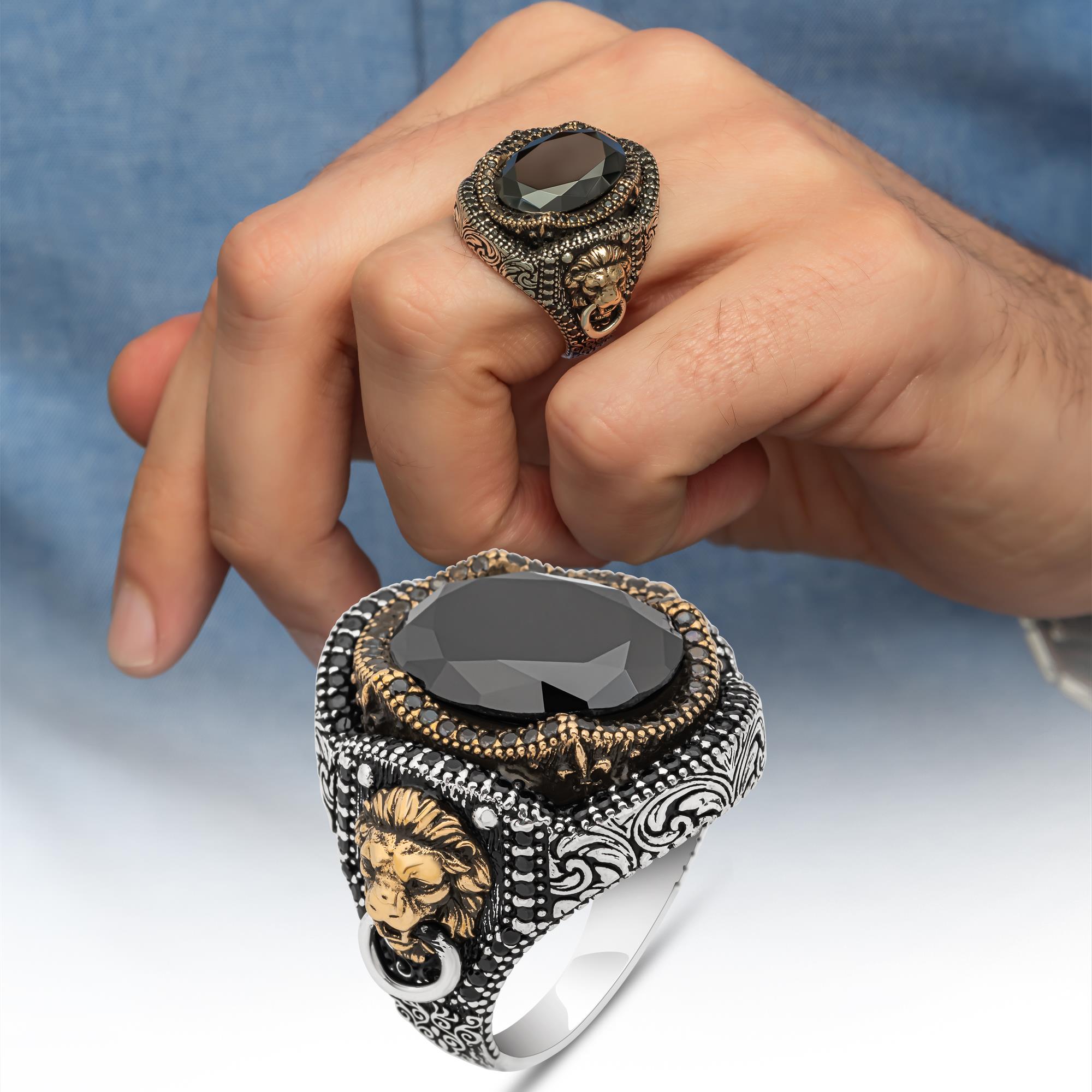 Aslan Kapı Tokmak Modeli Siyah Taşlı 925 Gümüş Yüzük