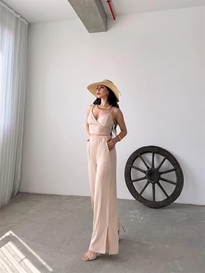 İp Askılı Crop Bluz Ve Yırtmaç Detaylı Pantolon İkili Takım