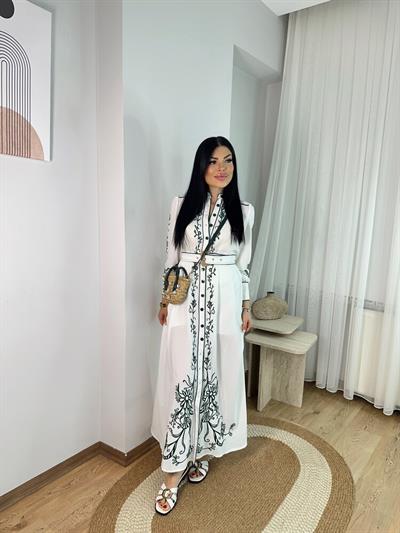 ASTARSIZ NAKIŞLI MAXİ BOY KEMERLİ ELBİSE