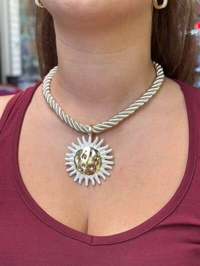 Zra Model Beyaz Güneş Figürlü VİP Kolye