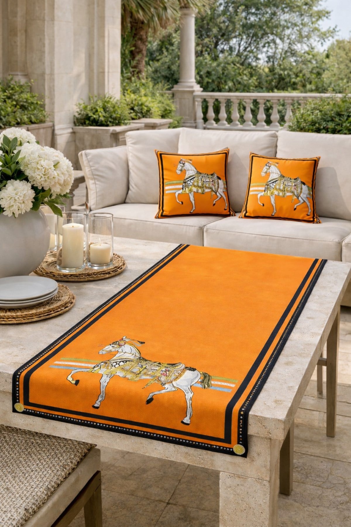 Tarzını Seç Royal At Desenli Salon Dekoru 2 Adet Kırlent Kılıfı (40x38) 1 Adet Runner (40x140) Set