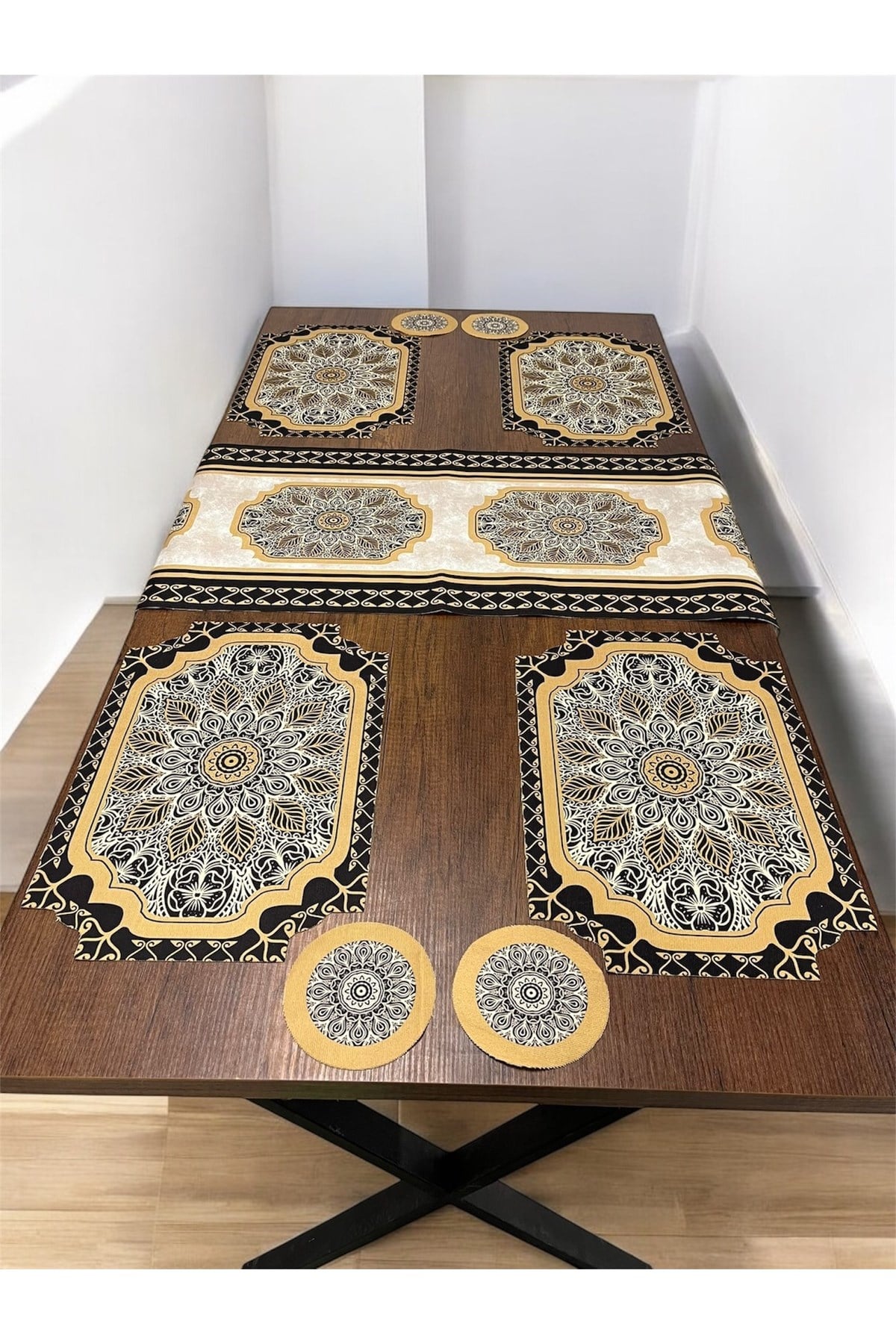 9 Parça Runner Ve Supla Seti Amerikan Servis Runner 40 X 140 Ve Bardak Altlığı