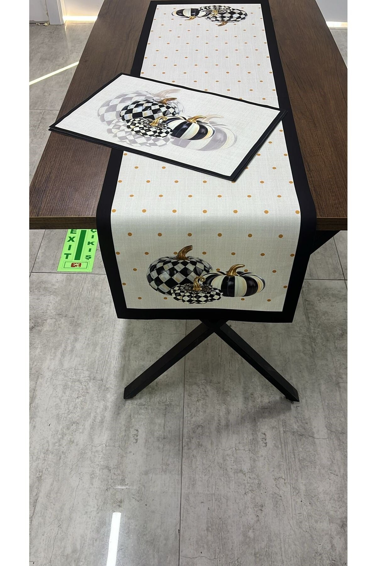 Balkabağı Desenli Runner 40 X 140 Ve Amerikan Servis Takımı
