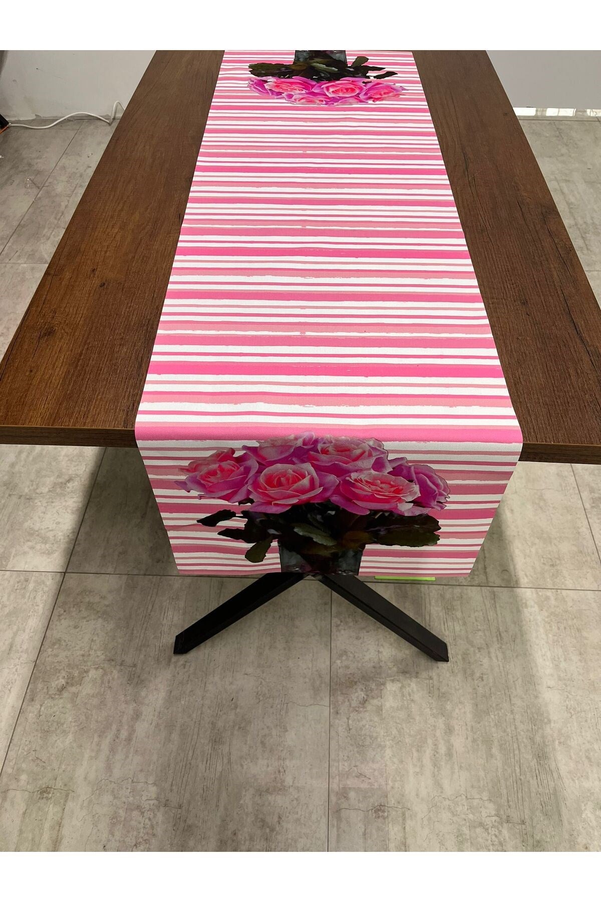 Çiçek Desenli Aşk Temalı Runner Örtüsü 40 X 140