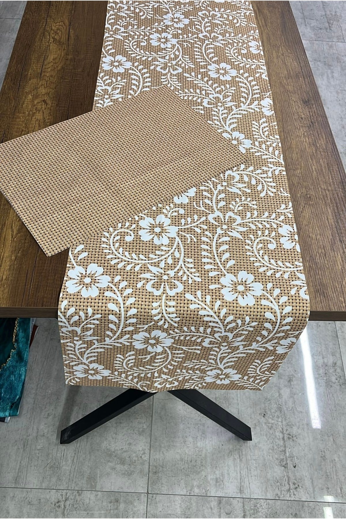 Çiçek Desenli Runner Örtüsü Ve Amerikan Servis 40 X 140 - 4 Adet