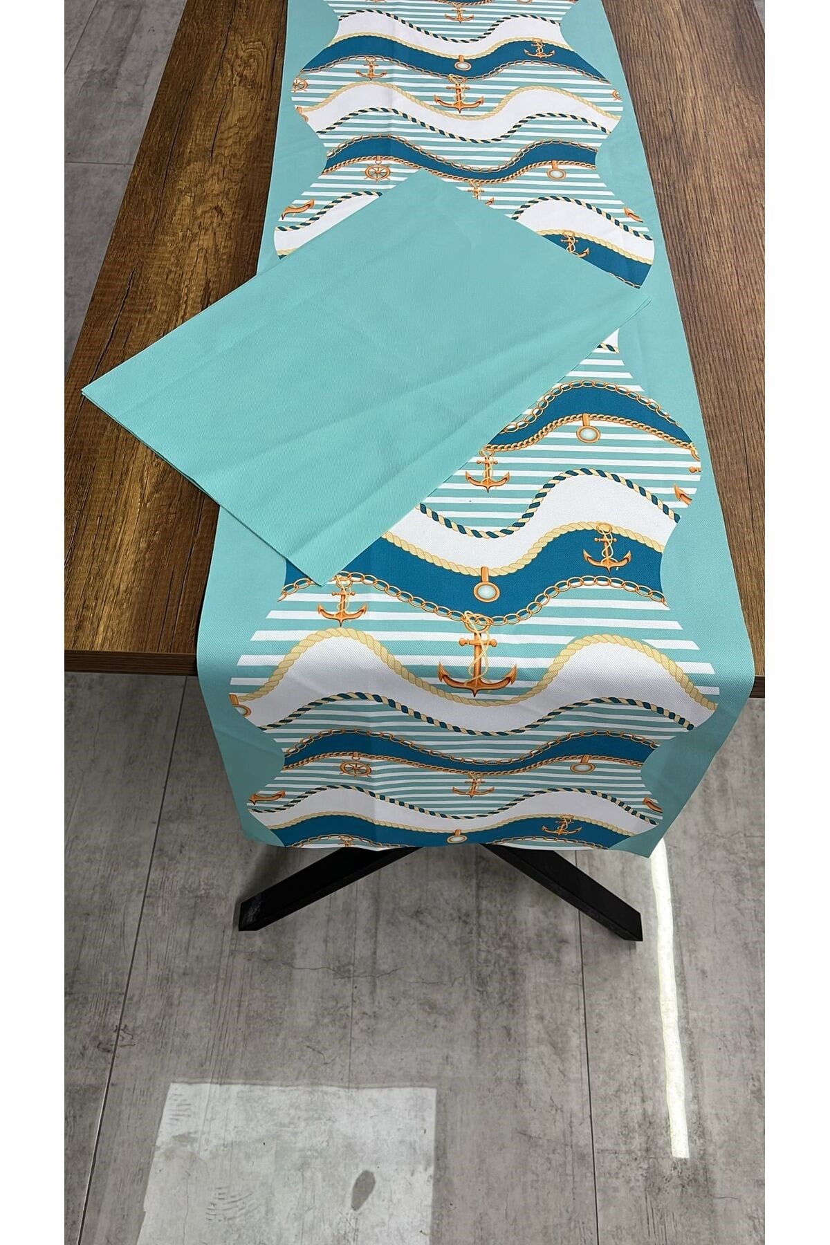 Desenli Runner Örtüsü Ve Amerikan Servis Takımı 40 X 140 - 4 Adet