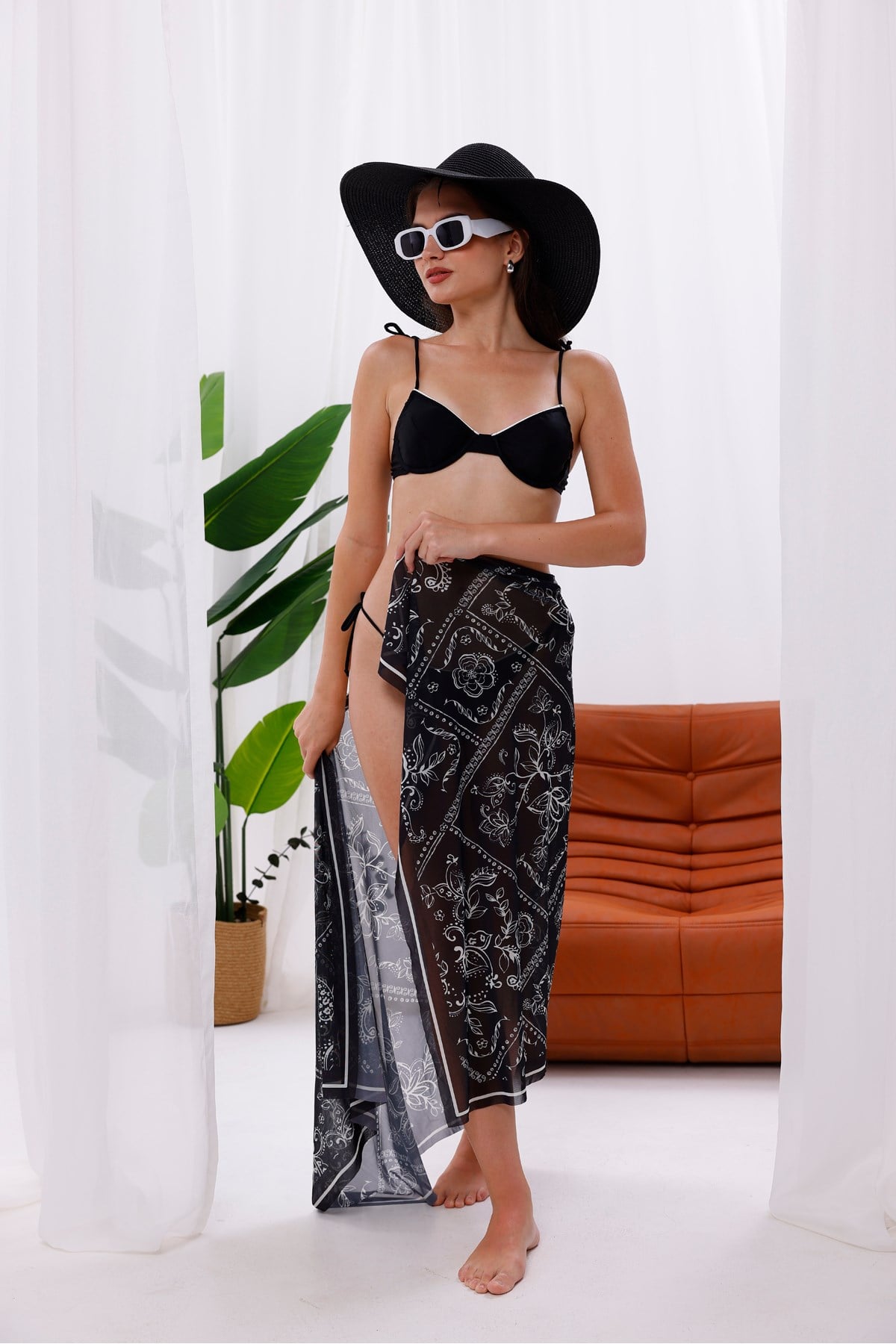 İç Gösterir Transparan Pareo - Bandana Çiçeği Model 150x95 Cm