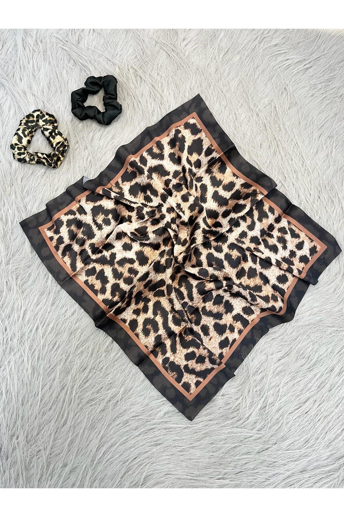 Kadın Dijital Baskılı Leopar Fular & Simit Toka Seti – 1 Fular (48×48 cm) + 2 Simit Toka