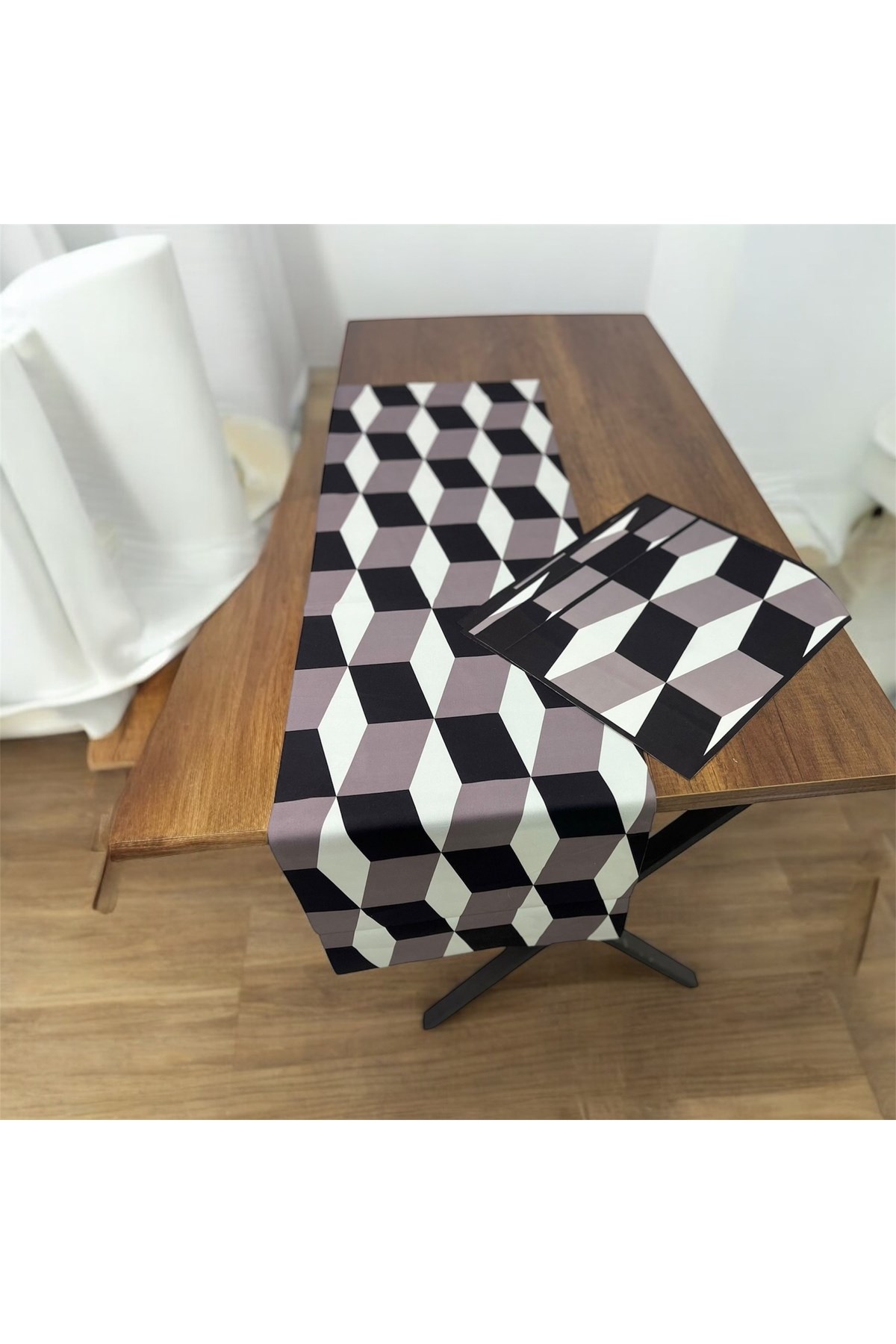 Kareli Desenli Runner Örtüsü 40 X 140 Ve Amerikan Servis Takımı - 4 Adet