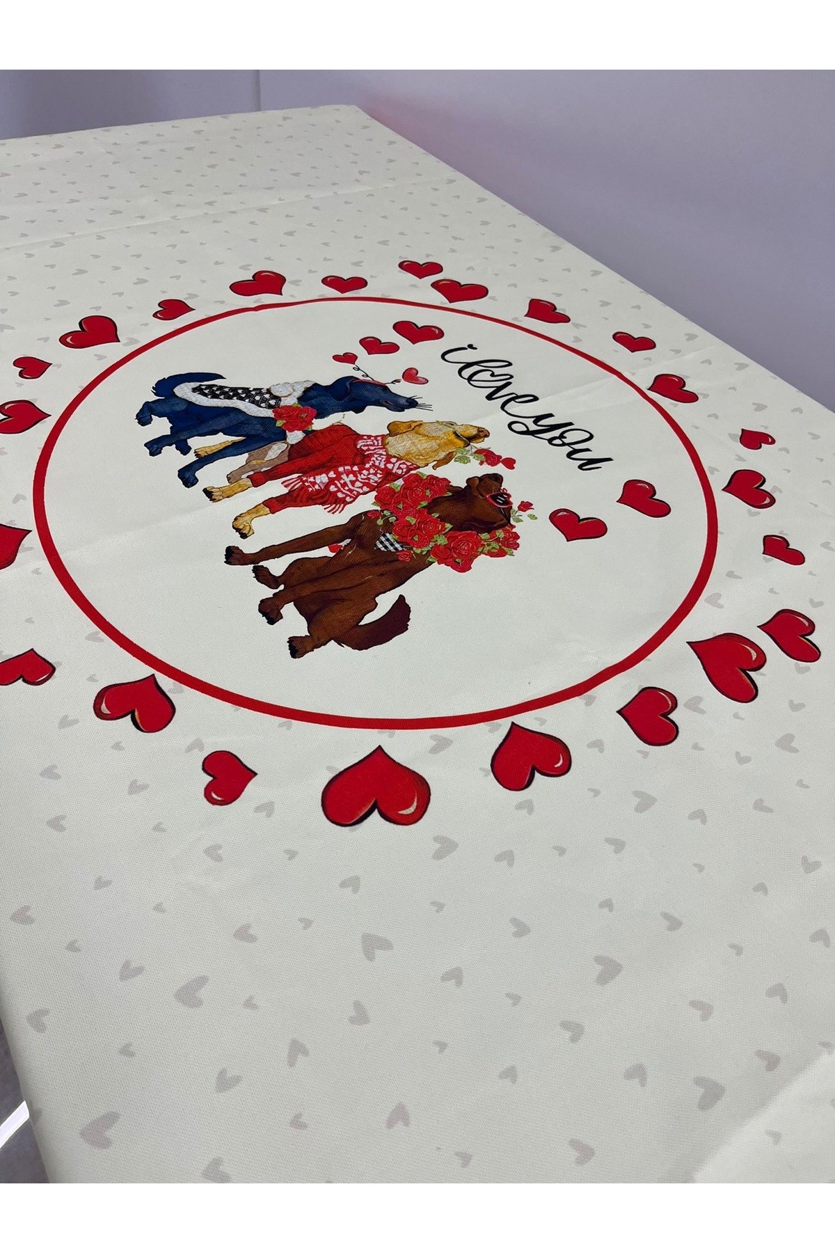 Köpek Desenli Sevgili Aşk Dertsiz Masa Örtüsü