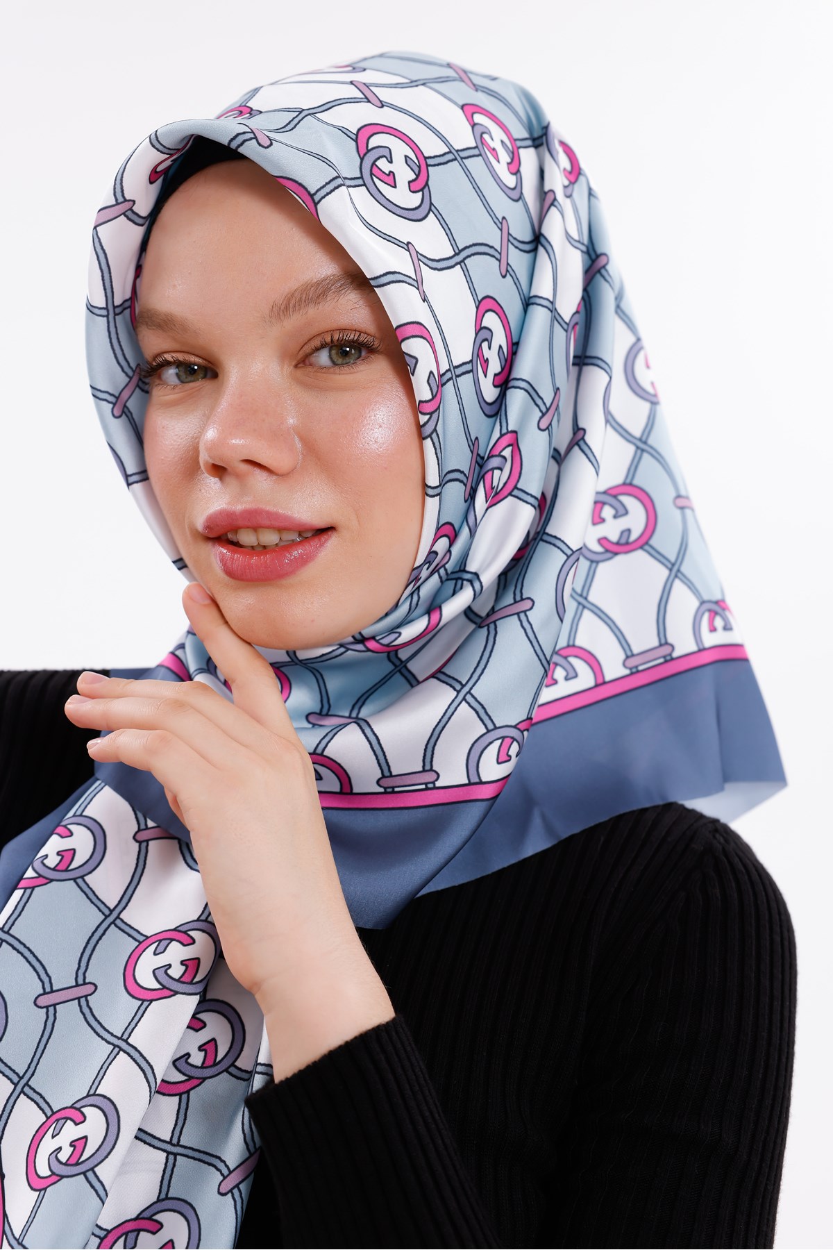 Pembe-Mavi Zincir Desenli Desenli Şifon Saten Eşarp - 100x100 cm