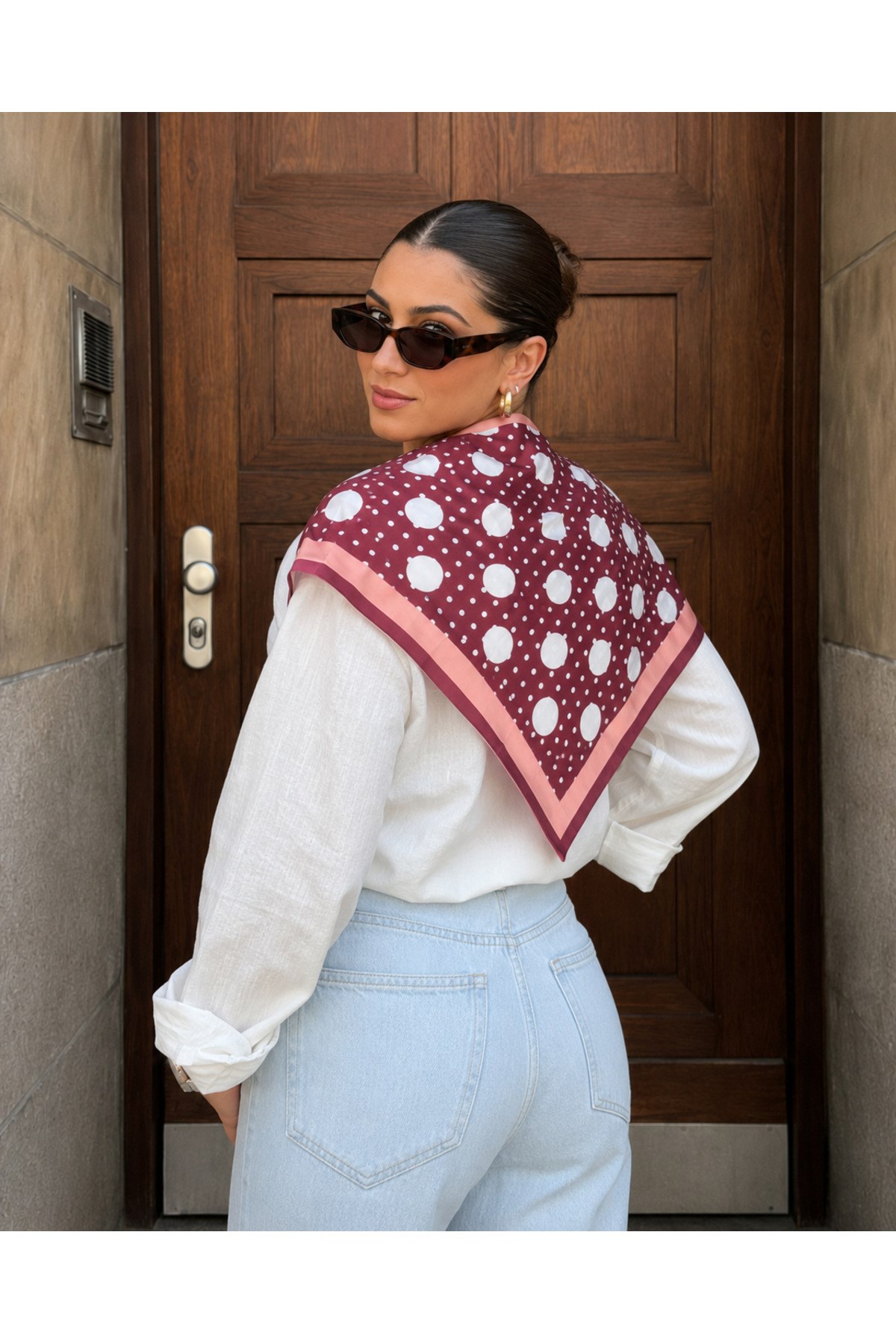 Premium Bordürlü Puantiye Üçgen Fular – Bordo Gül Kurusu 46x127cm