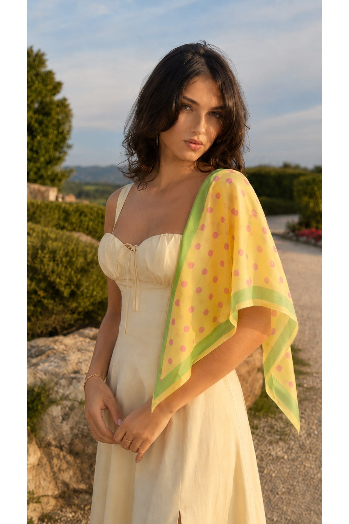 Premium Bordürlü Puantiye Üçgen Fular – Siyah Beyaz 46x127cm