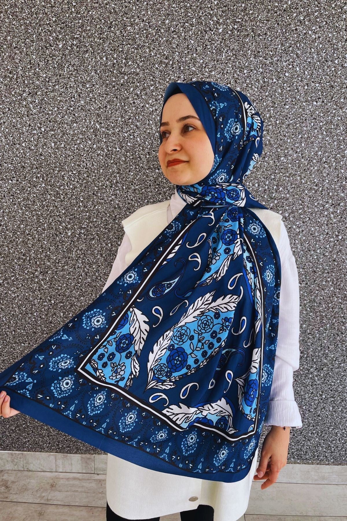 Retro Desenli Kadın Şal Lacivert Estascarf