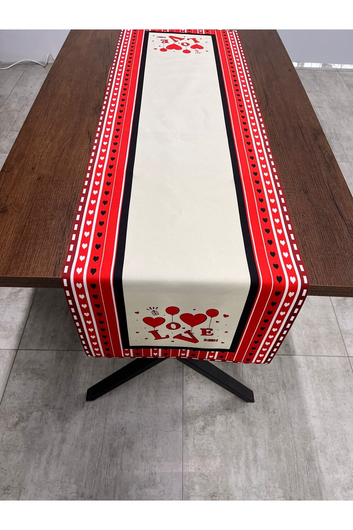 Sevgililer Günü Aşk Temalı Runner Örtüsü Love 40 X 140