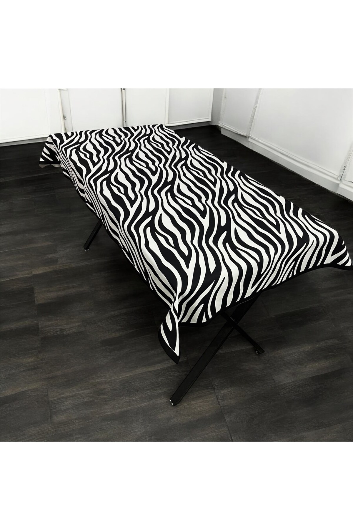 Zebra Desenli Dertsiz Masa Örtüsü Yemek Takımı Örtü