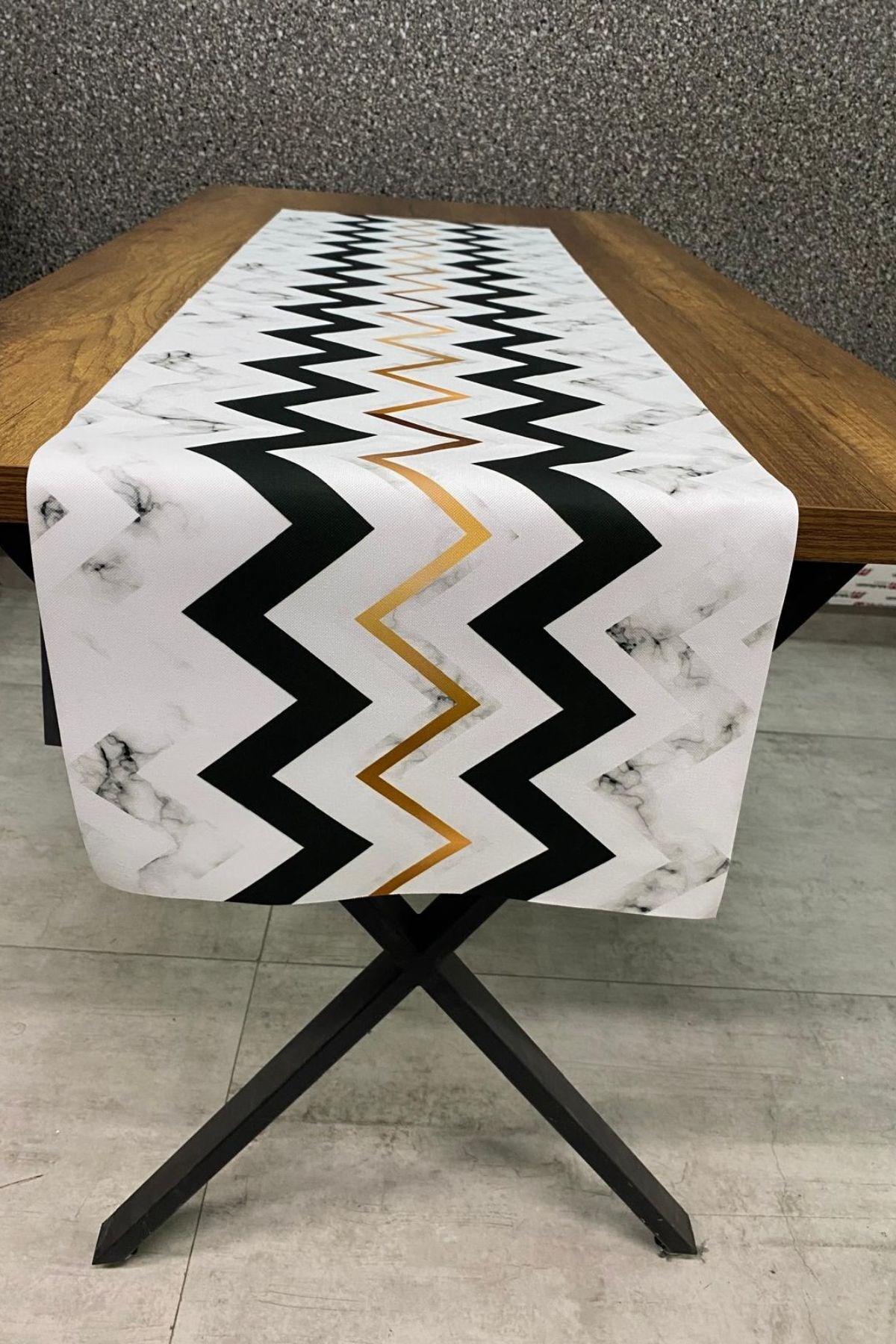 Zigzag Desenli Runner 40x140 Cm