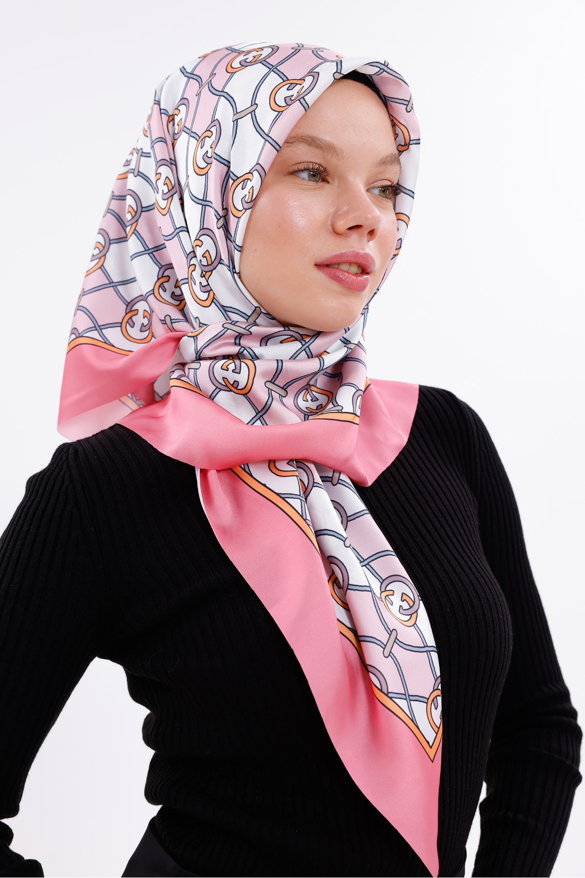 Zincir Desenli Pudra Pembe Şifon Saten Eşarp - 100x100 cm