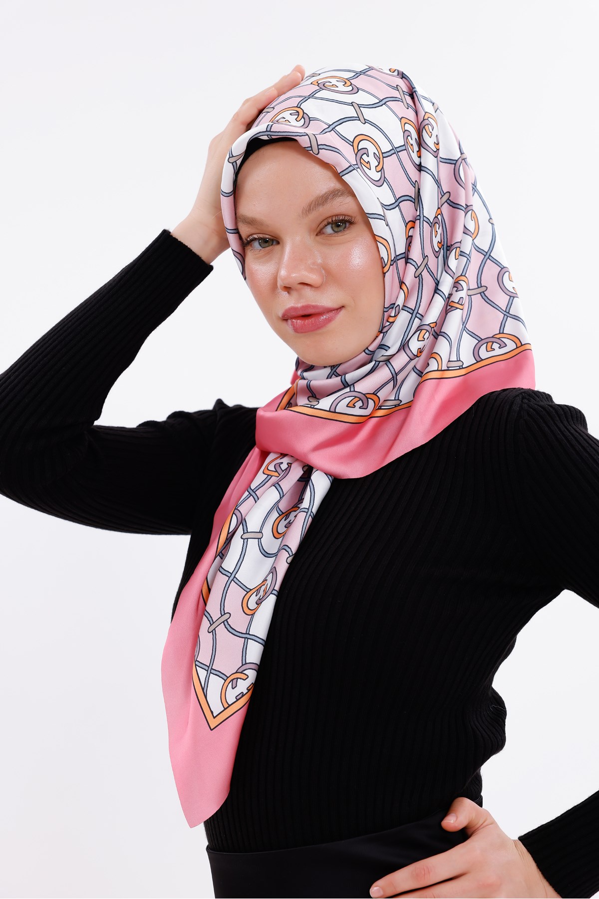 Zincir Desenli Pudra Pembe Şifon Saten Eşarp - 100x100 cm
