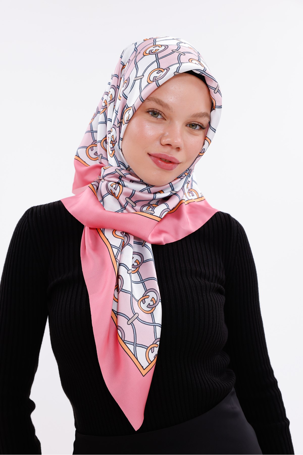 Zincir Desenli Pudra Pembe Şifon Saten Eşarp - 100x100 cm