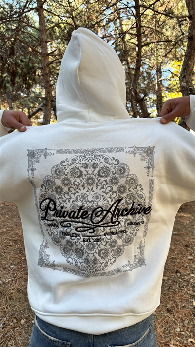 'Monochrome Memory' Beyaz Oversize Sweatshirt