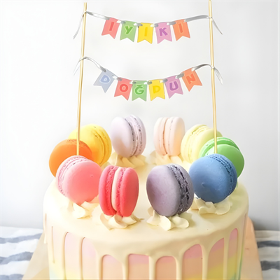 Pasta Bayrağı İyi ki Doğdun Temalı Karışık Renkli – Pasta Üstü Yazılı Süs