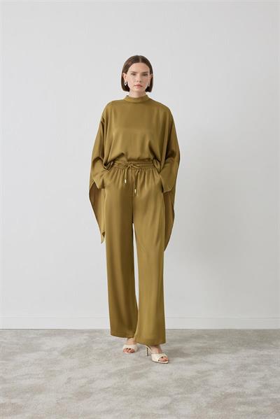 MİORİ CLARE PANTOLONLU SATEN TAKIM YAĞ YEŞİLİ