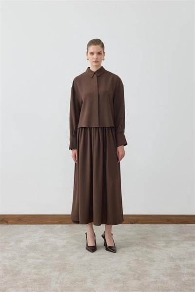 MİORİ LİNZA PLİSE GÖMLEKLİ ETEKLİ KREP TAKIM KAHVE