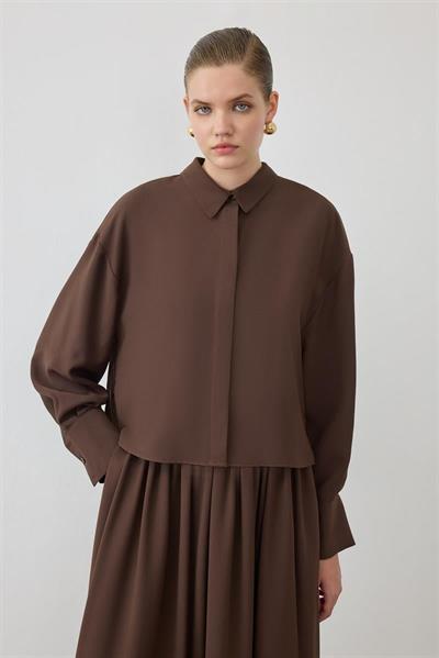 MİORİ LİNZA PLİSE GÖMLEKLİ ETEKLİ KREP TAKIM KAHVE