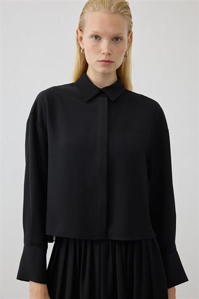 MİORİ LİNZA PLİSE GÖMLEKLİ ETEKLİ KREP TAKIM SİYAH