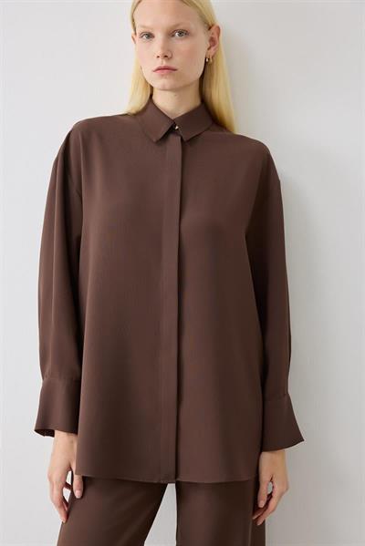 MİORİ LİNZA PLİSE GÖMLEKLİ PANTOLONLU KREP TAKIM KAHVE