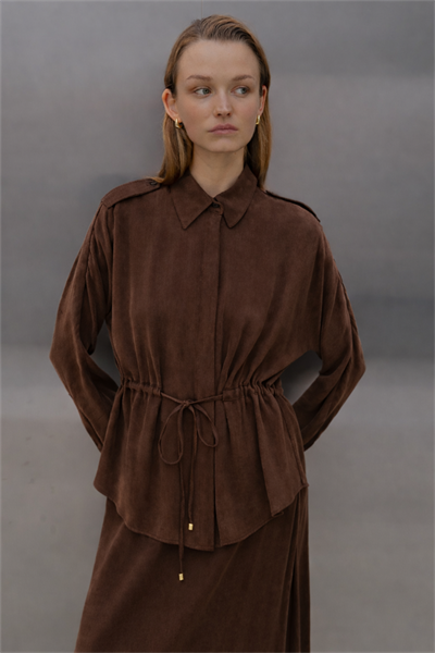 MİORİ NANTES TAŞLANMIŞ İPEK ETEKLİ TAKIM KAHVE