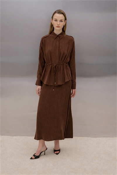 MİORİ NANTES TAŞLANMIŞ İPEK ETEKLİ TAKIM KAHVE