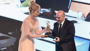 Türkiye Marka Ödüllerinde “Yılın Zemin Malzemeleri” ödülünü kazandık.