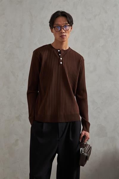 Erkek Fitilli Henley Yaka Düğmeli Triko Kazak Kahverengi