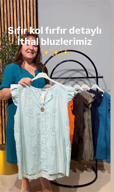 İtalyan Fırfır Kol Nakış Detaylı Bluz