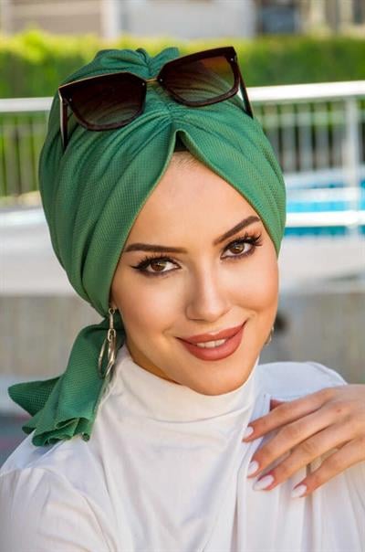 Bahar Yeşili Tokalı Bone