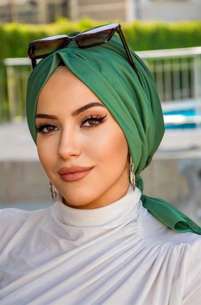 Bahar Yeşili Tokalı Bone