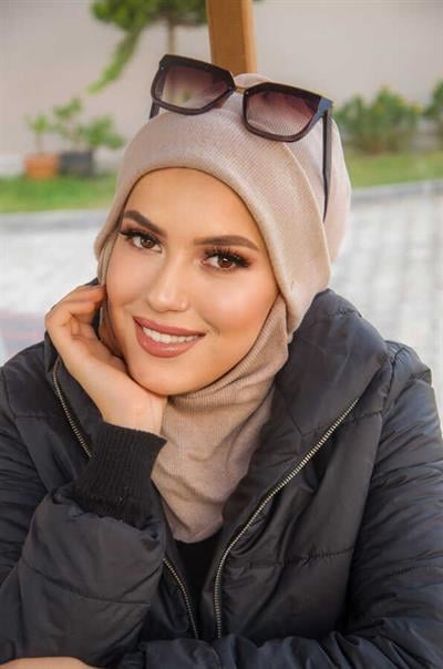 Bej Yumoş Maskeli Bere