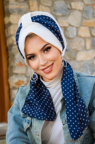 Beyaz Lacivert Desen Fularlı Şapka Bone