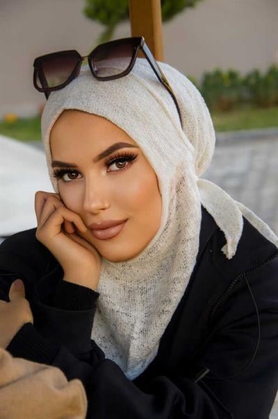Beyaz Triko Kışlık Spor Bone Hijab